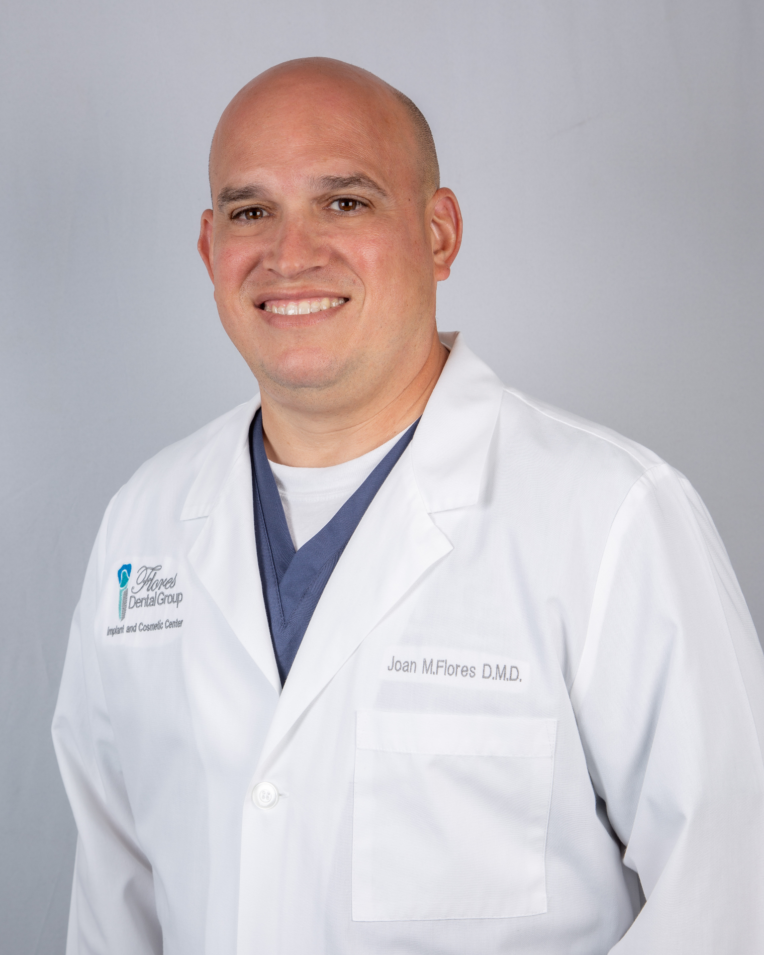 Aboutus team dr flores cufjwwq6 (1)